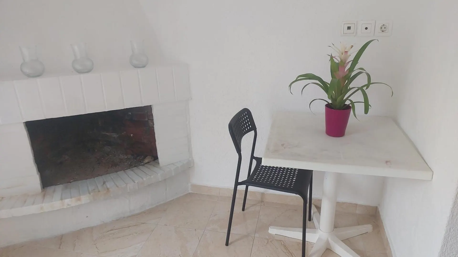 Roni'S Place Nea Kallikrateia 0*,  Grecia